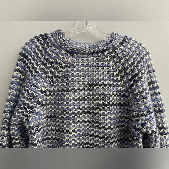 Gap Women's XS Crewneck Multicolor Blue White Sweater Pullover Wool Oversized - Picture 10 of 16
